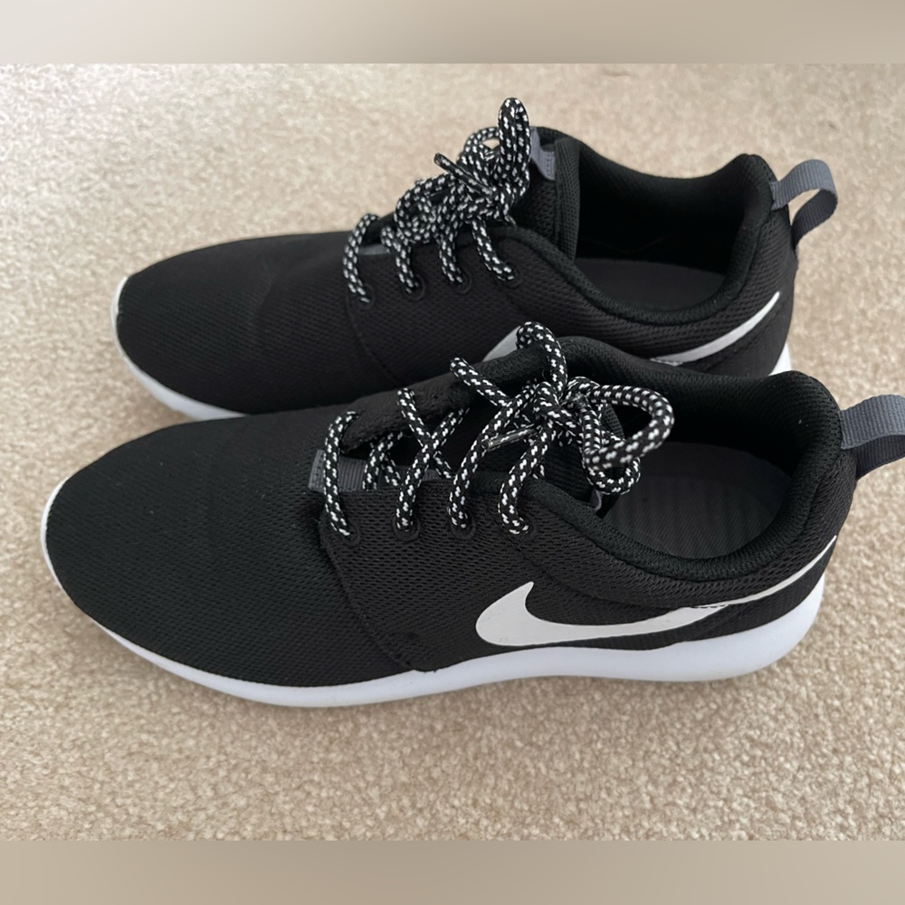 NIKE running/walking shoes size 7.5
